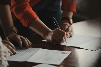 Two competent witnesses sign a will